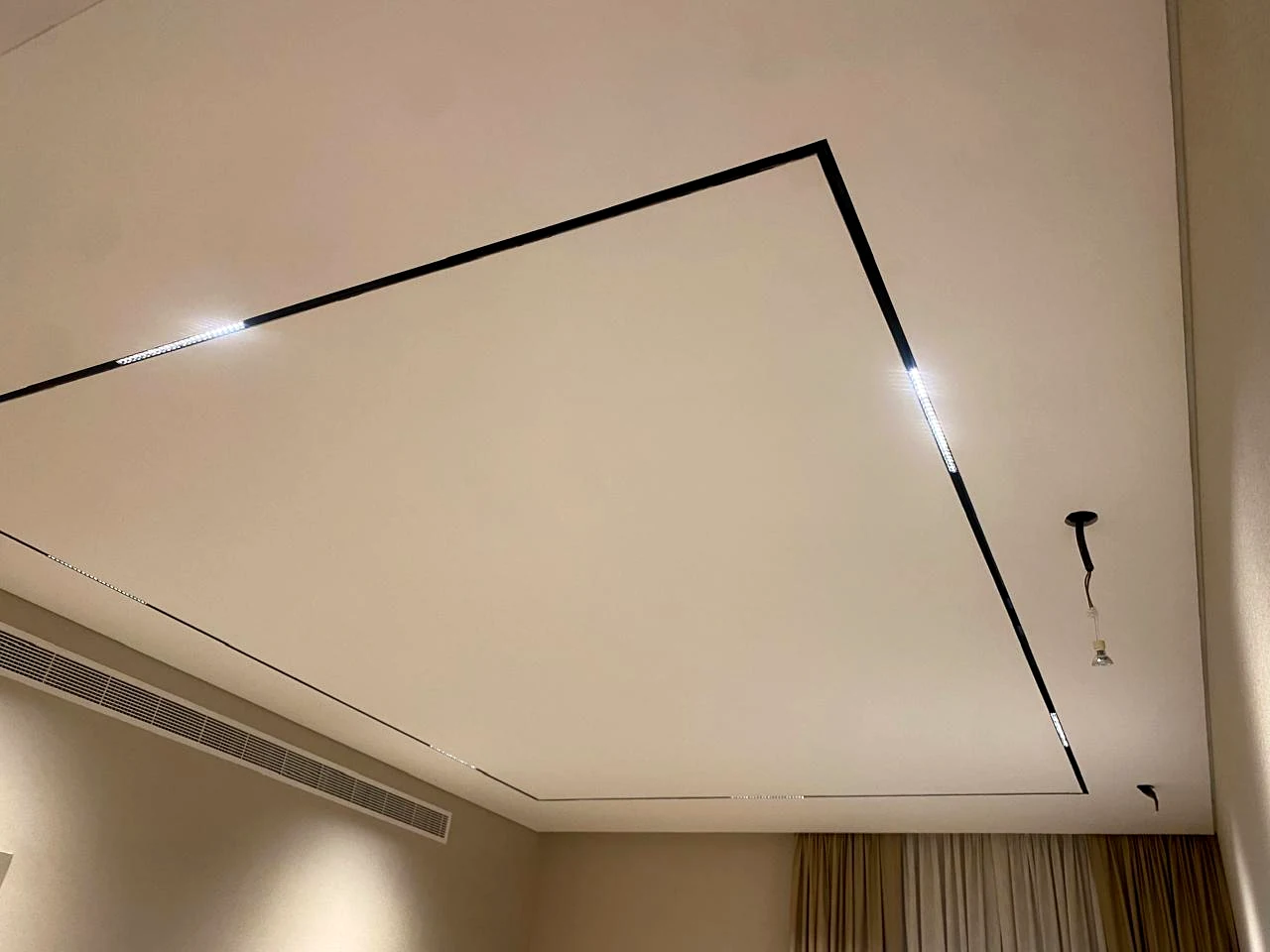 Ceiling & Lighting
